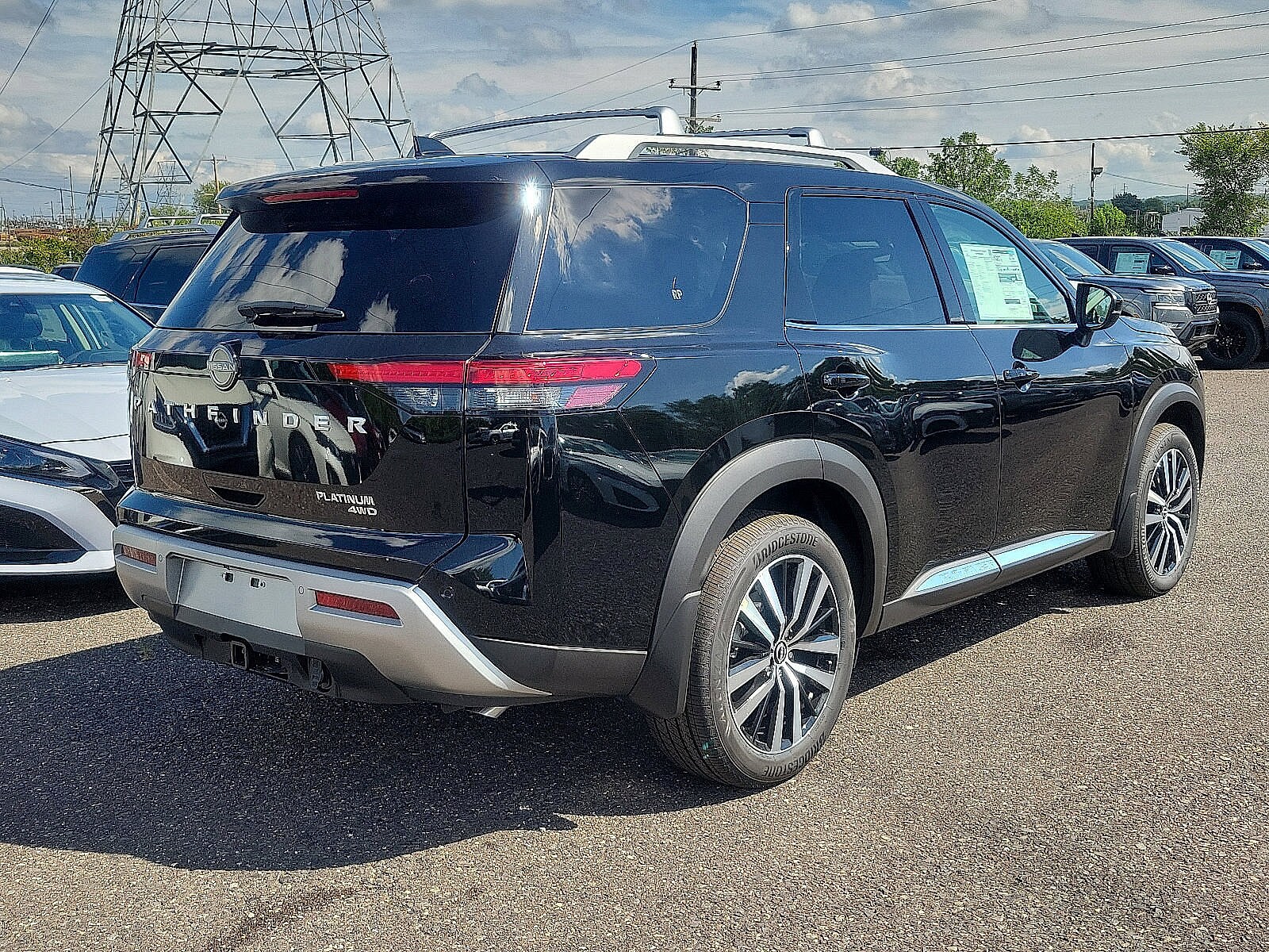 2025 Nissan Pathfinder Platinum photo 4