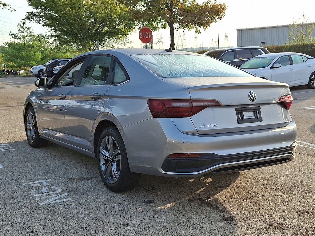 Used 2024 Volkswagen Jetta SE Sedan