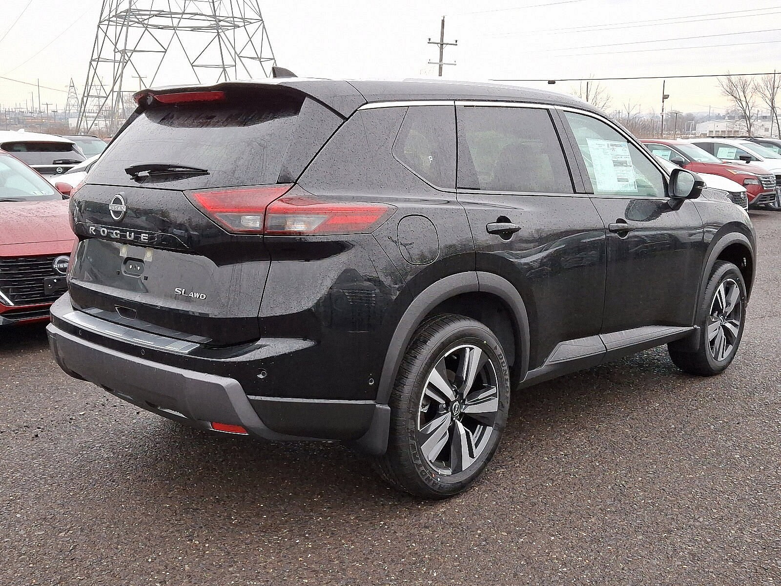 2025 Nissan Rogue SL photo 4