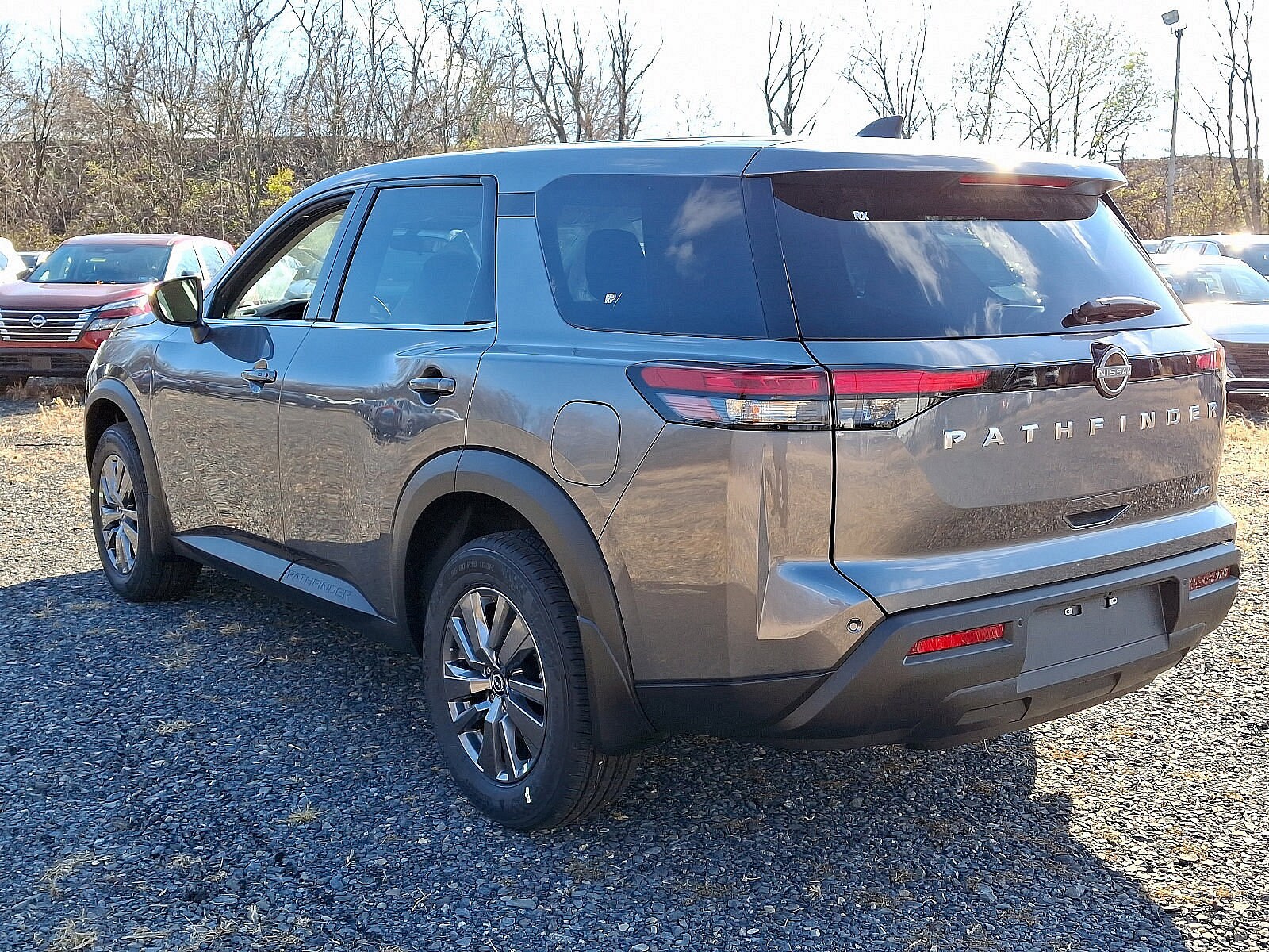2025 Nissan Pathfinder S photo 3