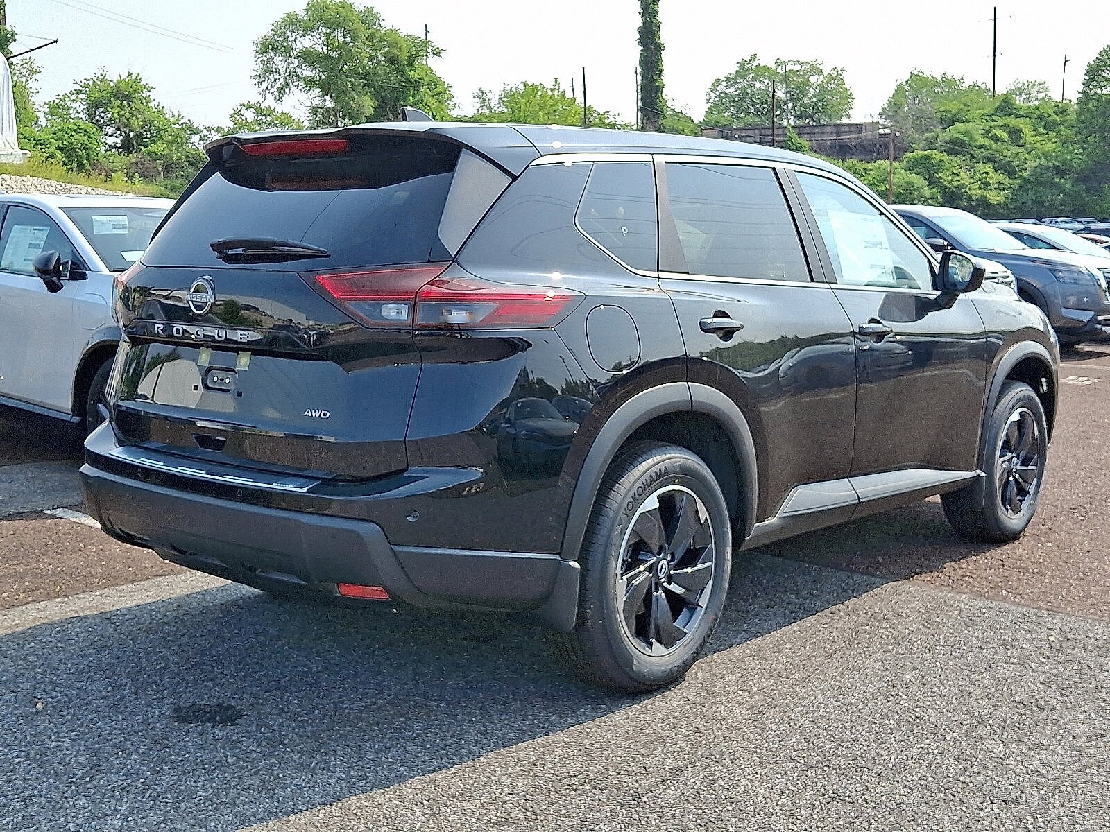 2025 Nissan Rogue SV photo 3
