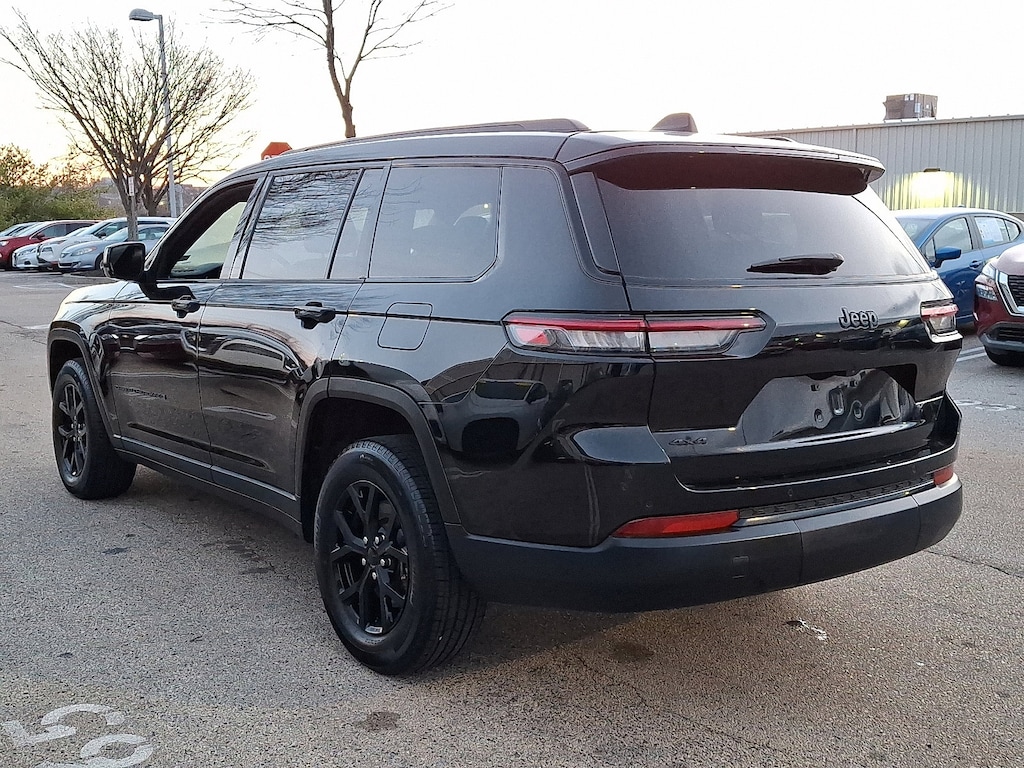 2024 Jeep Grand Cherokee Altitude photo 2