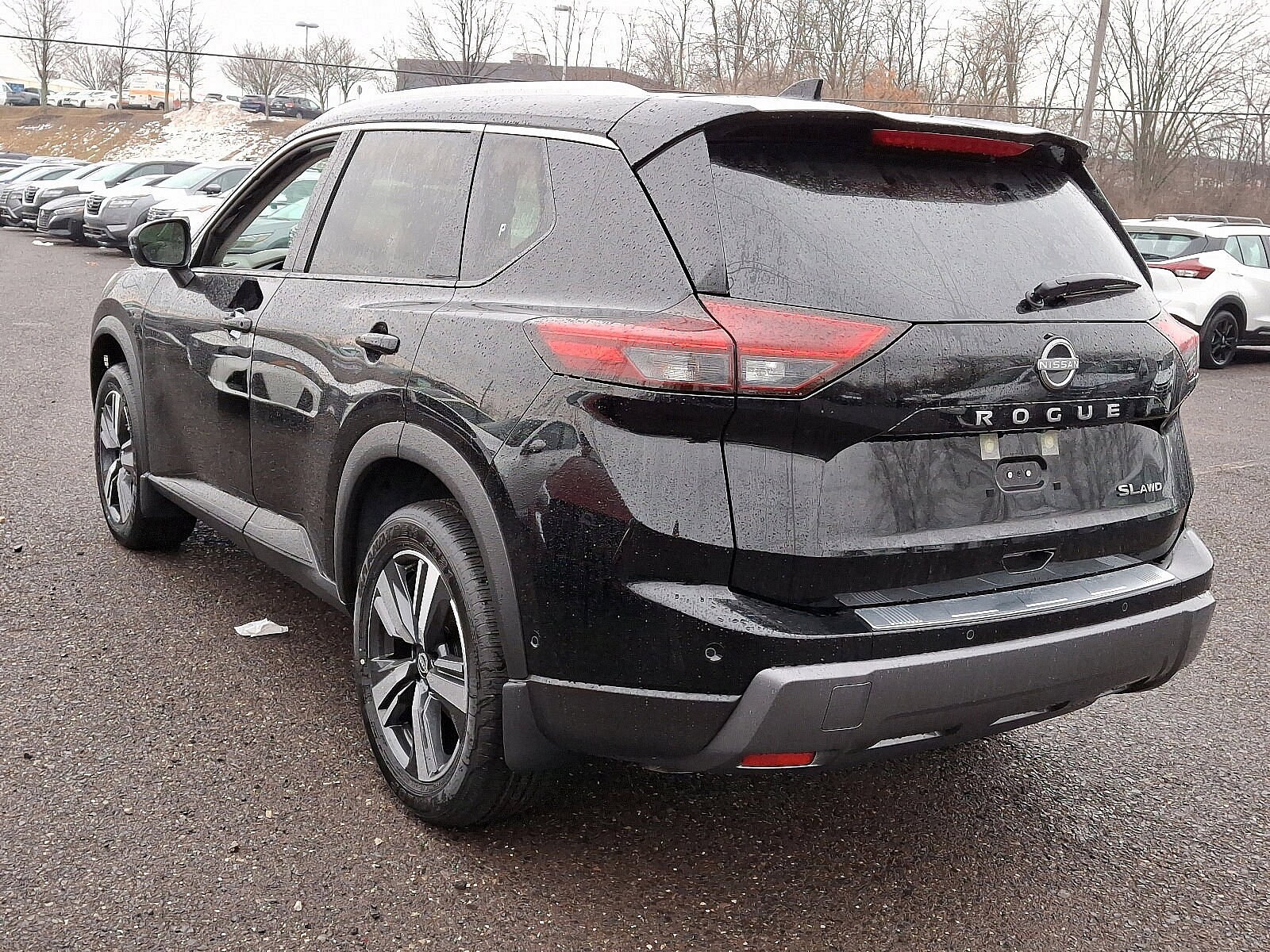 2025 Nissan Rogue SL photo 3
