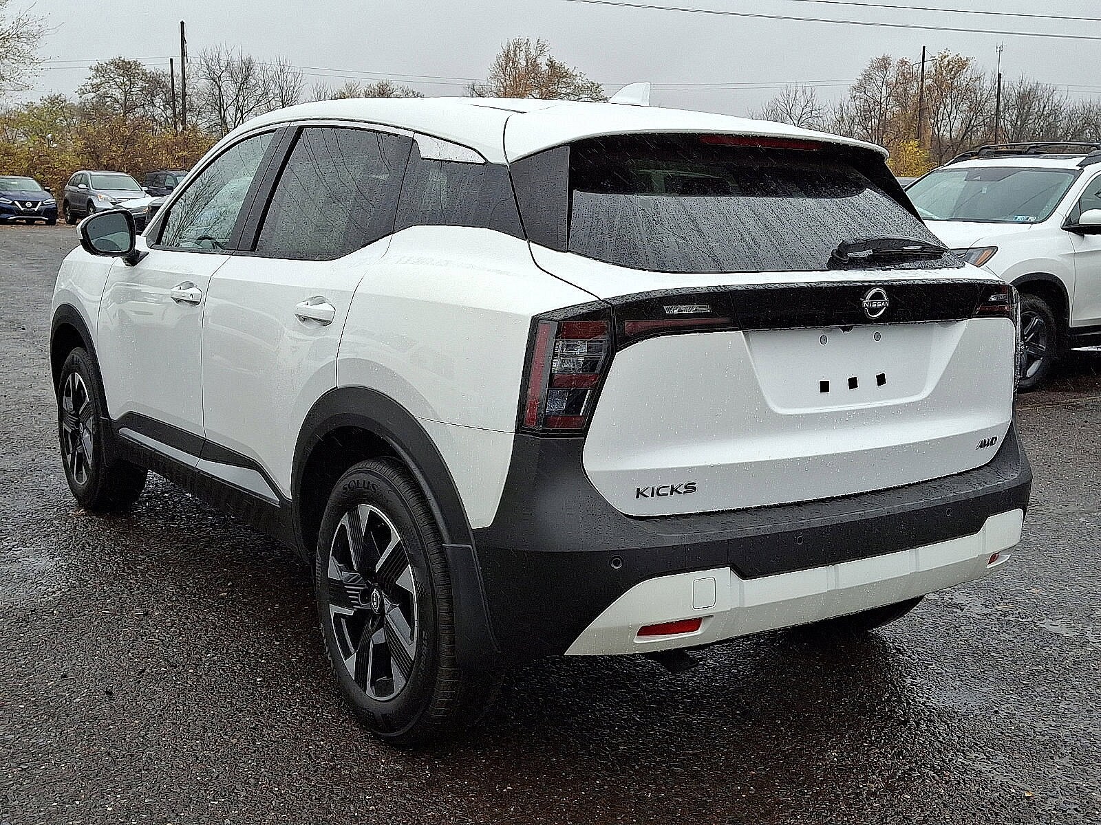 2025 Nissan Kicks SV photo 3