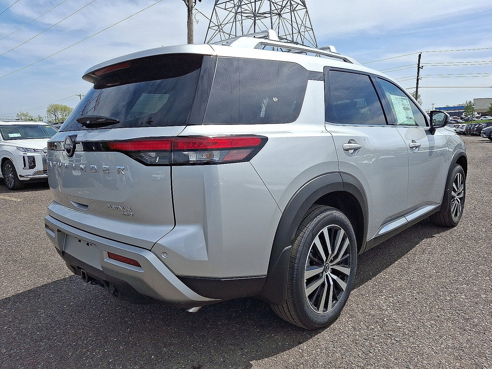 2025 Nissan Pathfinder Platinum photo 4