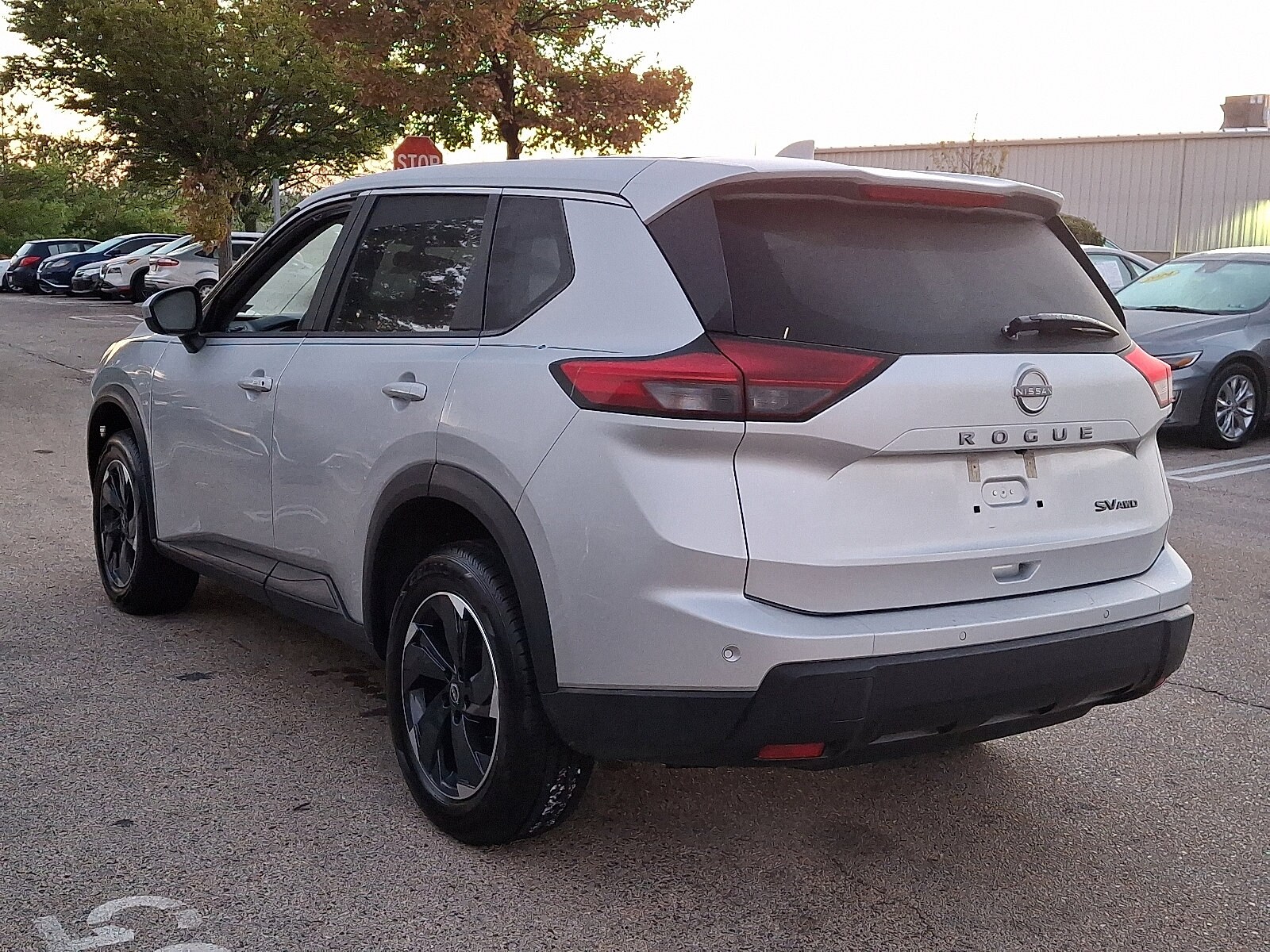 2024 Nissan Rogue SV photo 3