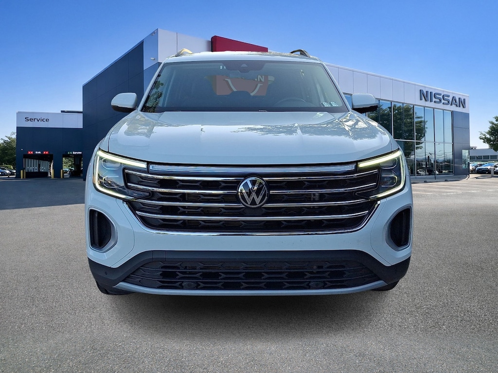 Used 2025 Volkswagen Atlas 2.0T SE with Technology SUV