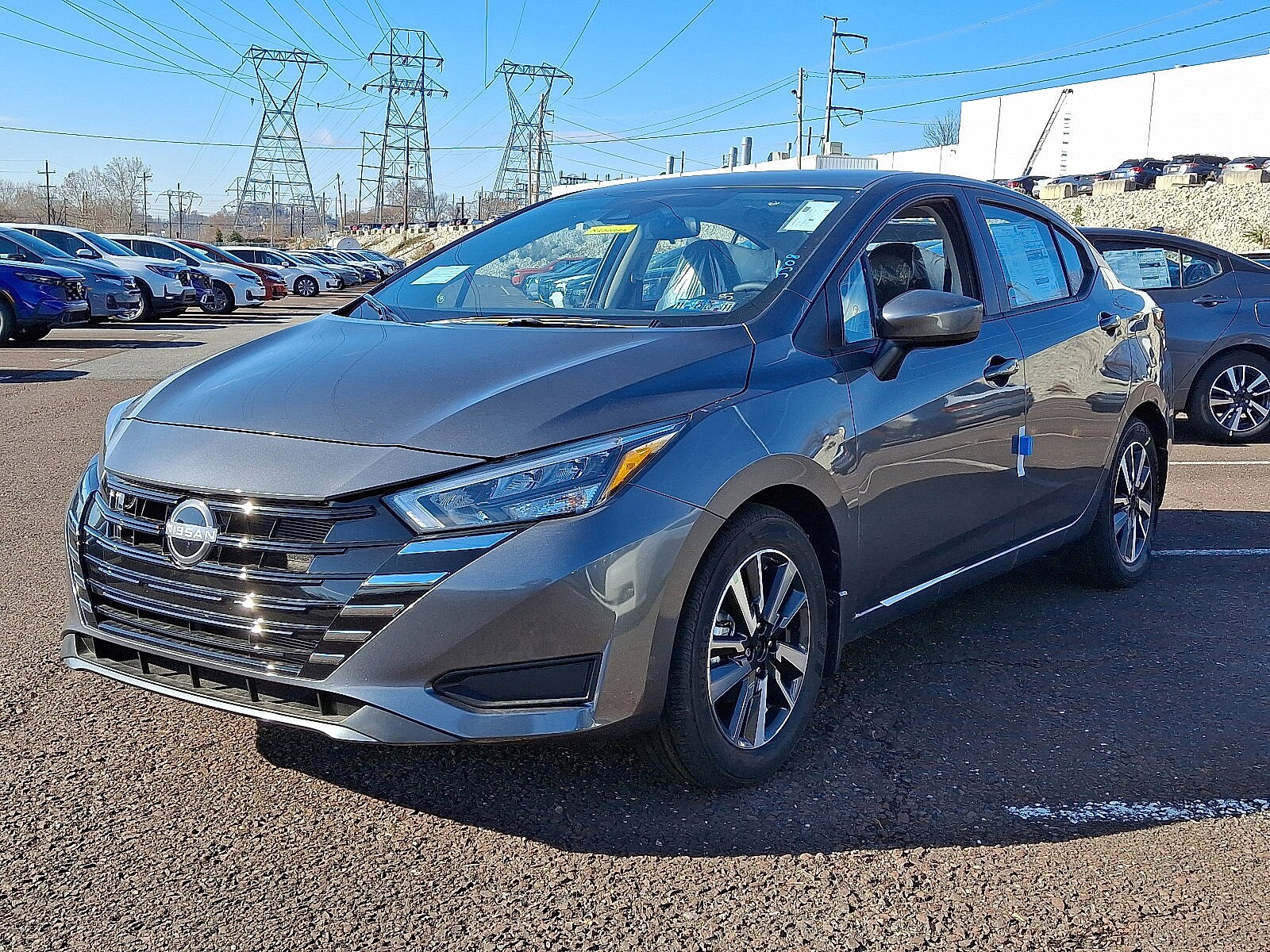 2025 Nissan Versa 1.6 SV photo 2