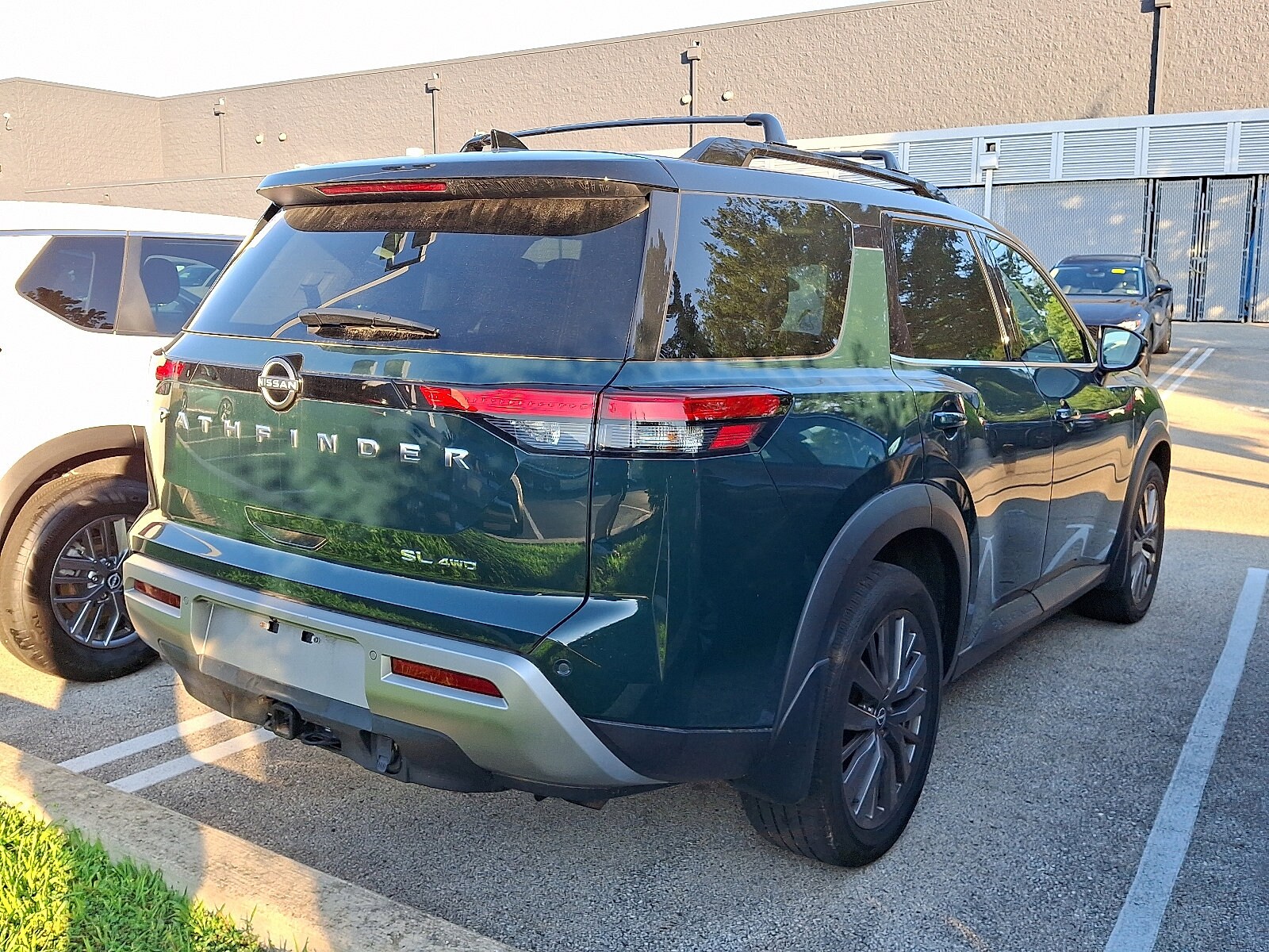 2023 Nissan Pathfinder SL photo 4