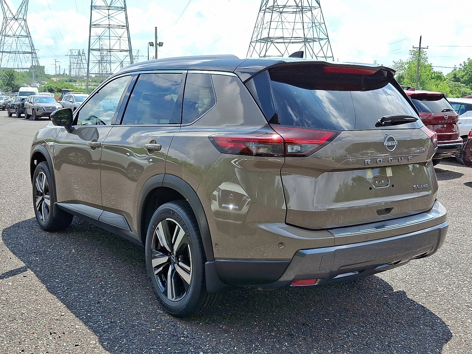 2025 Nissan Rogue SL photo 3