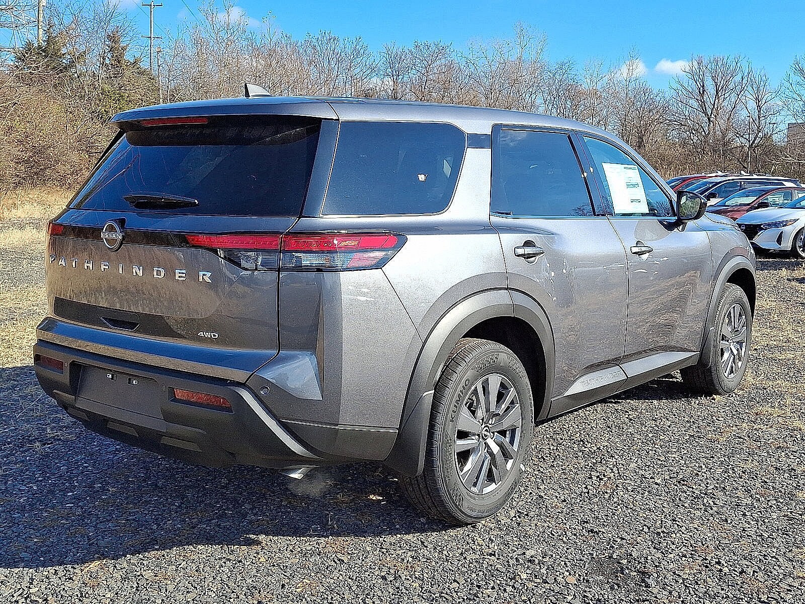 2025 Nissan Pathfinder S photo 4