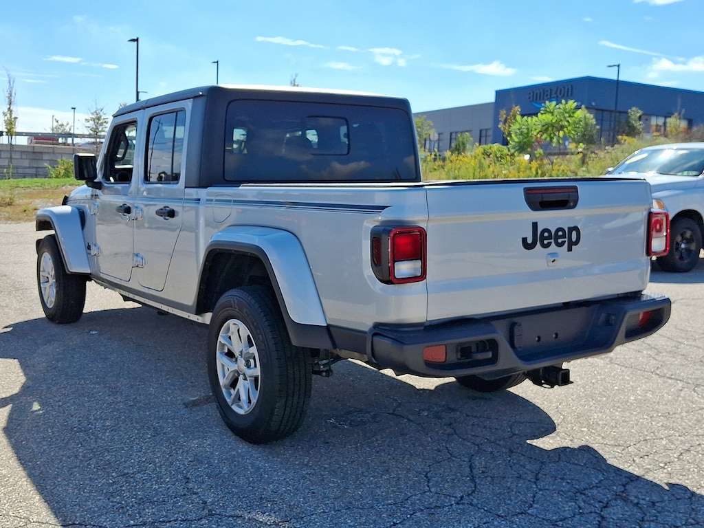 Used 2023 Jeep Gladiator Sport S Truck Crew Cab