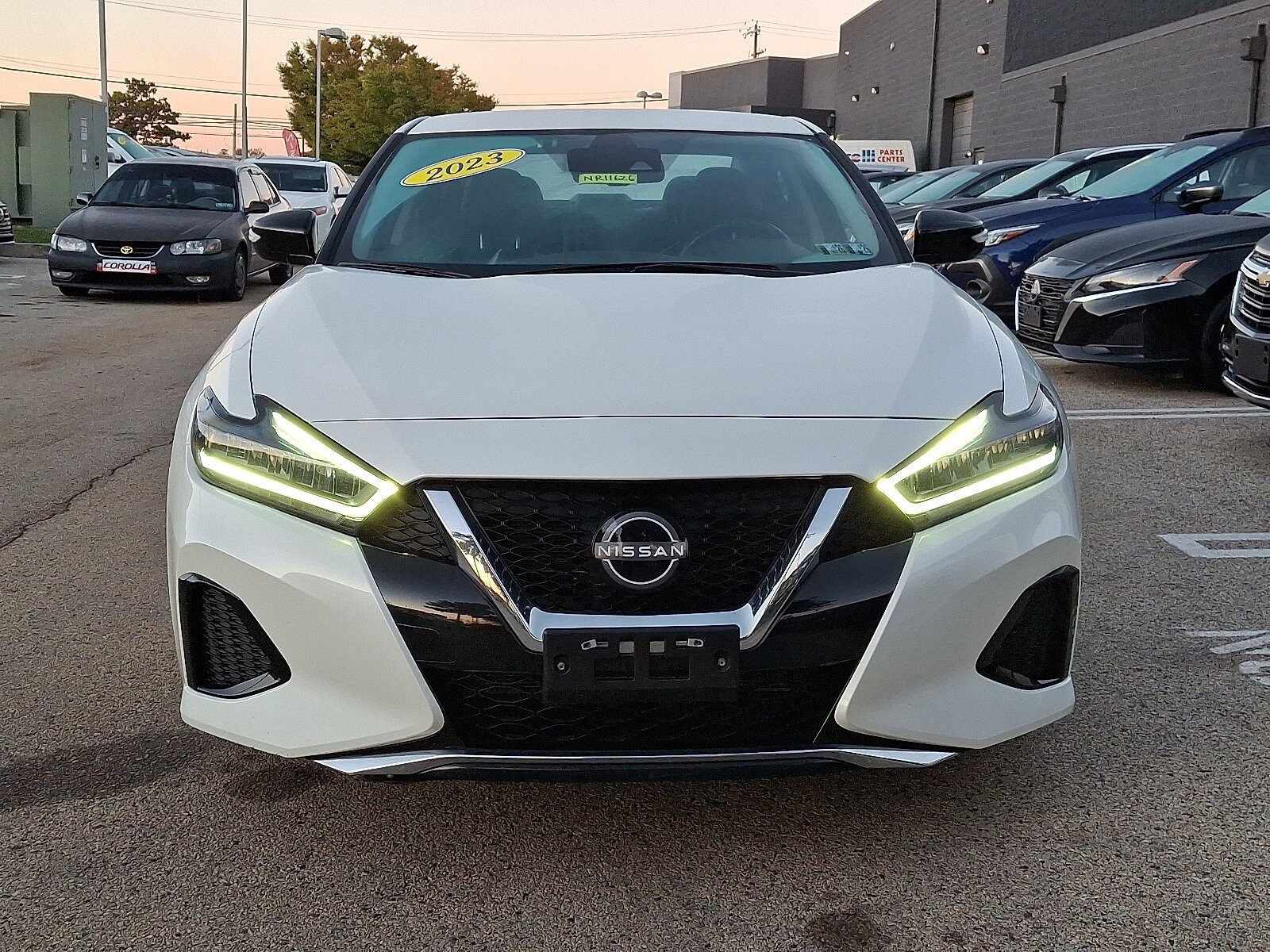 2023 Nissan Maxima SV photo 2