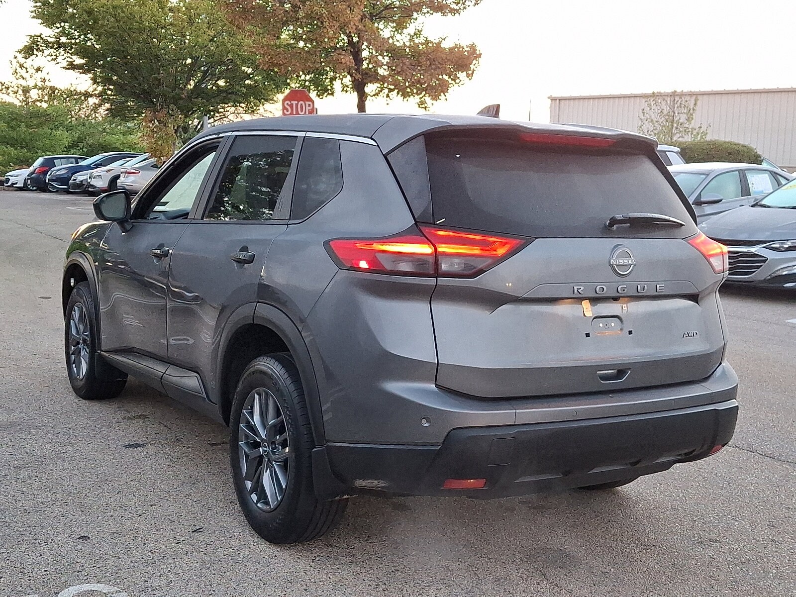 2024 Nissan Rogue S photo 3