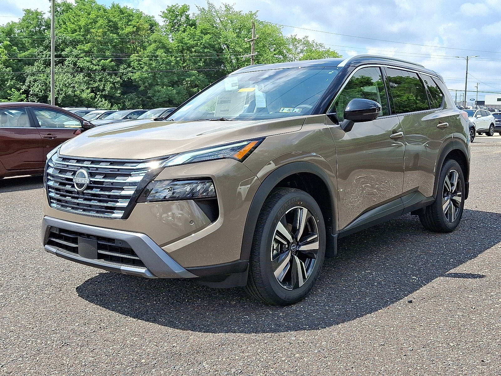 2025 Nissan Rogue SL photo 2
