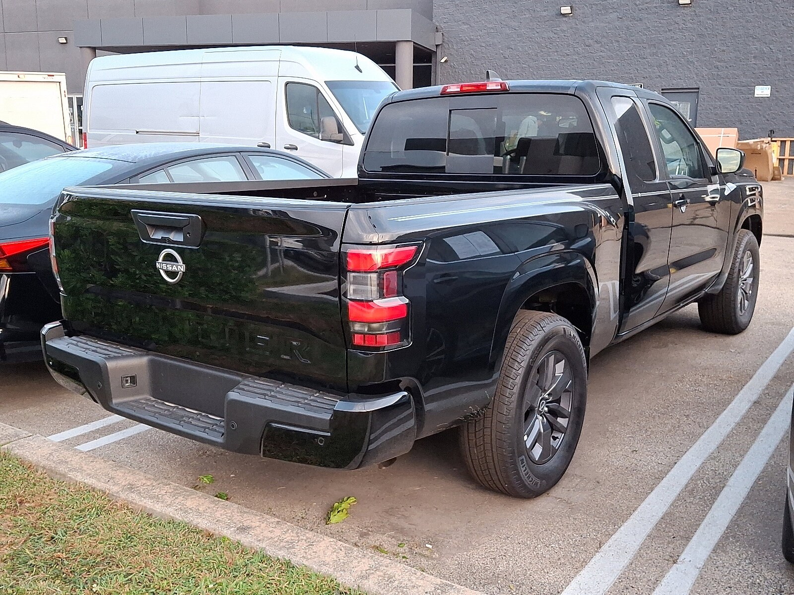 2025 Nissan Frontier SV photo 4