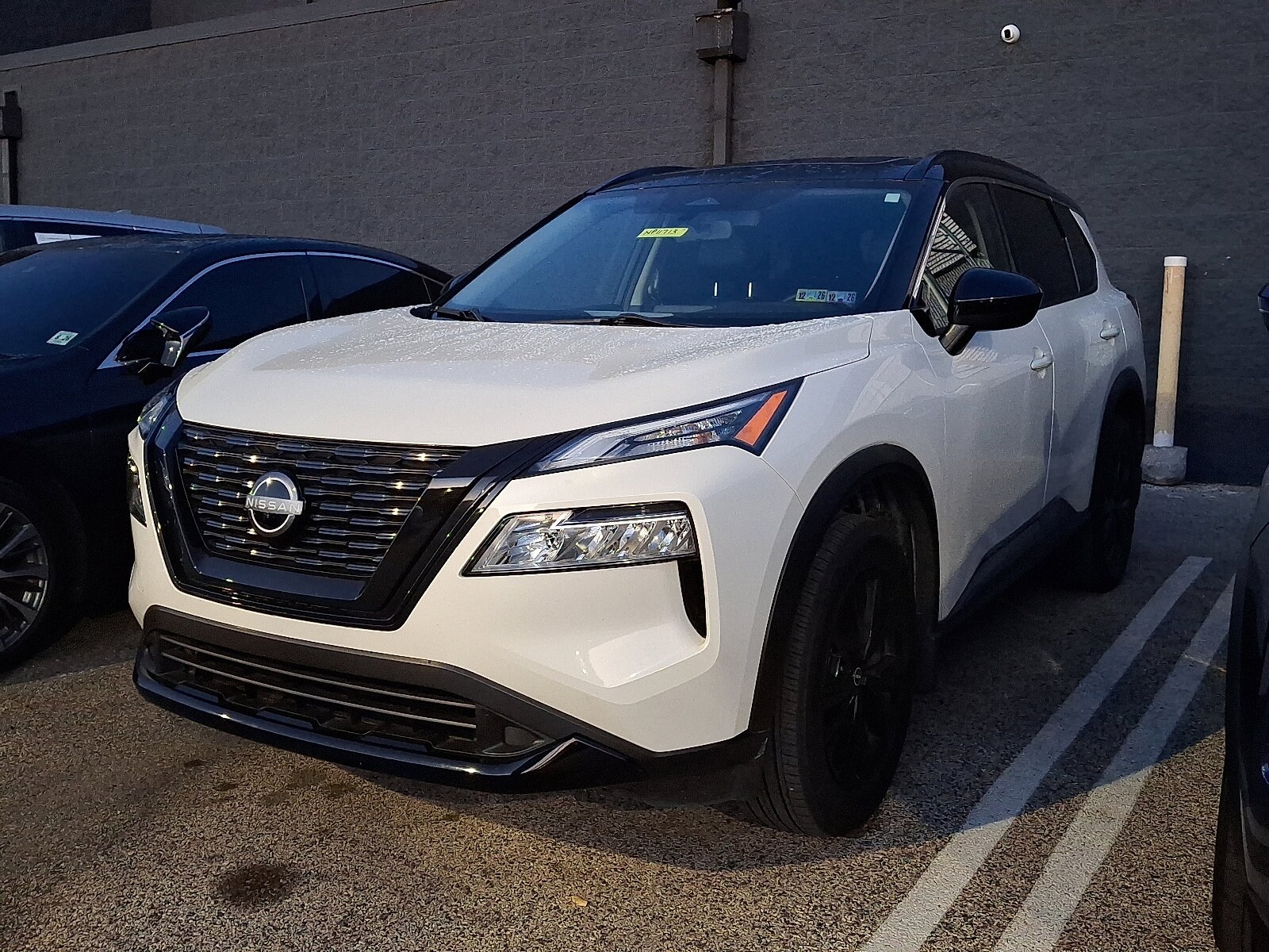 2023 Nissan Rogue SV photo 2