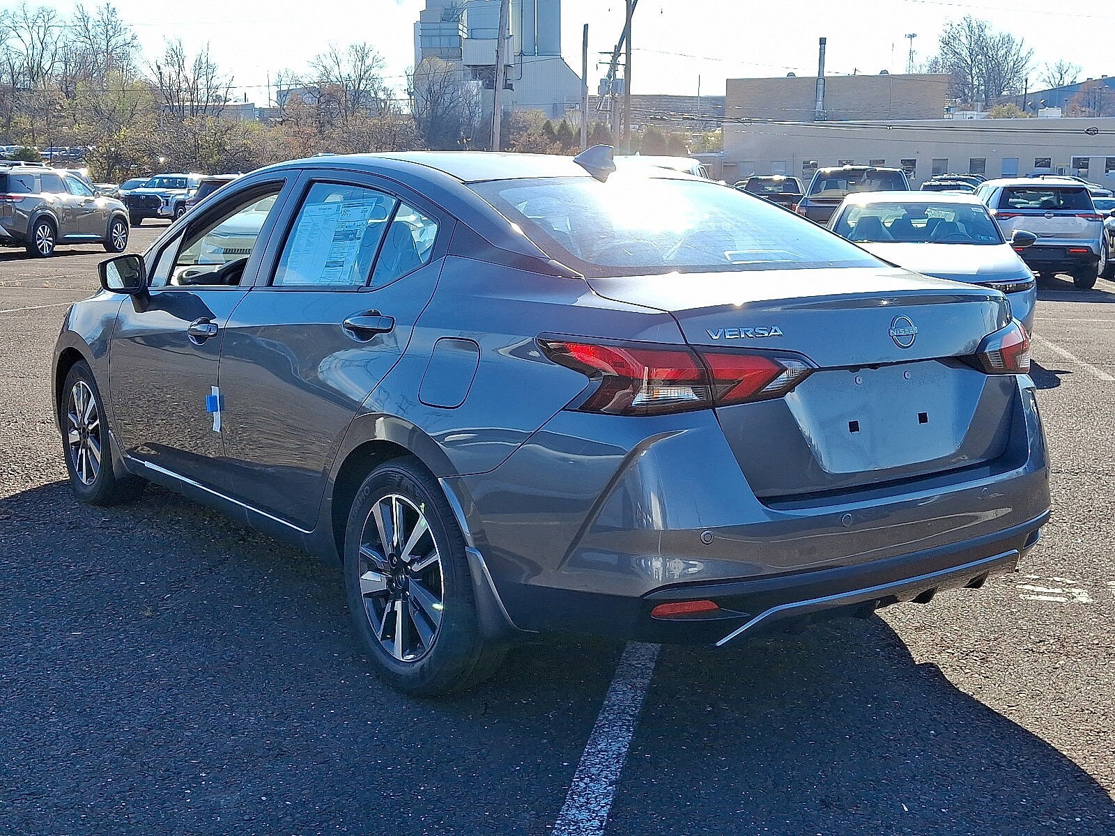 2025 Nissan Versa 1.6 SV photo 3