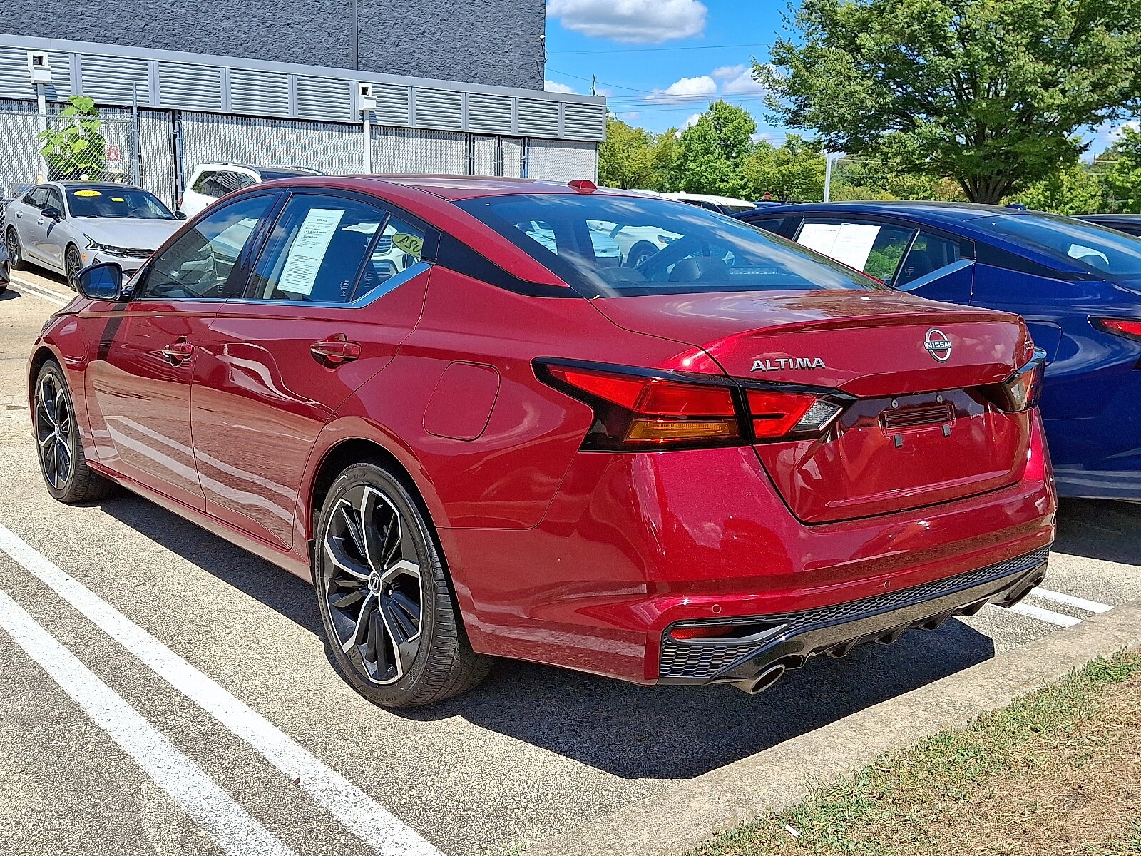 2024 Nissan Altima 2.5 SR photo 3