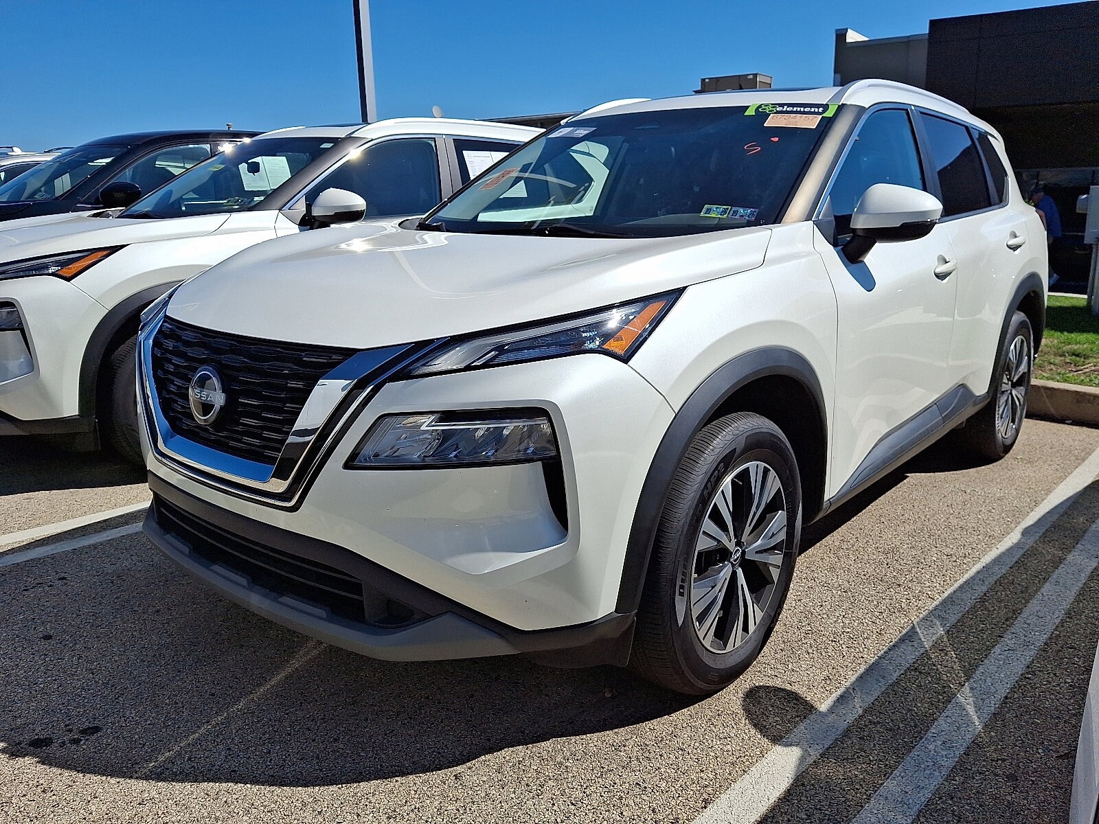 2022 Nissan Rogue SV photo 2