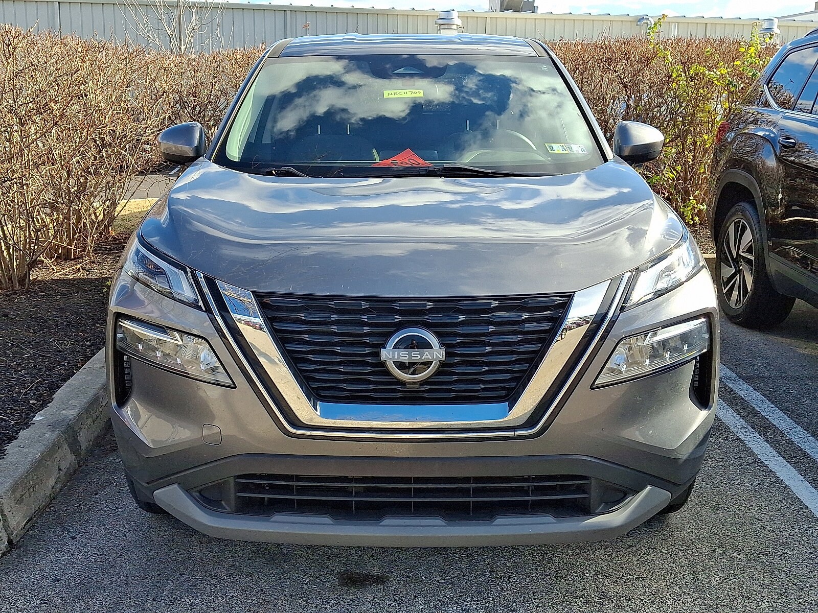 2023 Nissan Rogue SV photo 2