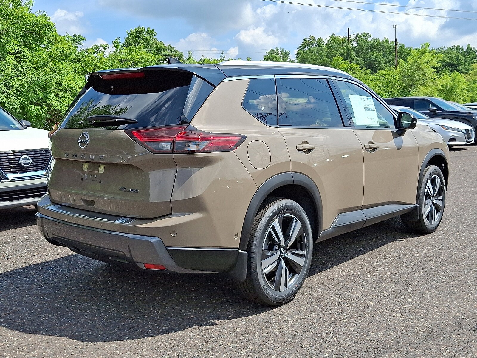 2025 Nissan Rogue SL photo 4