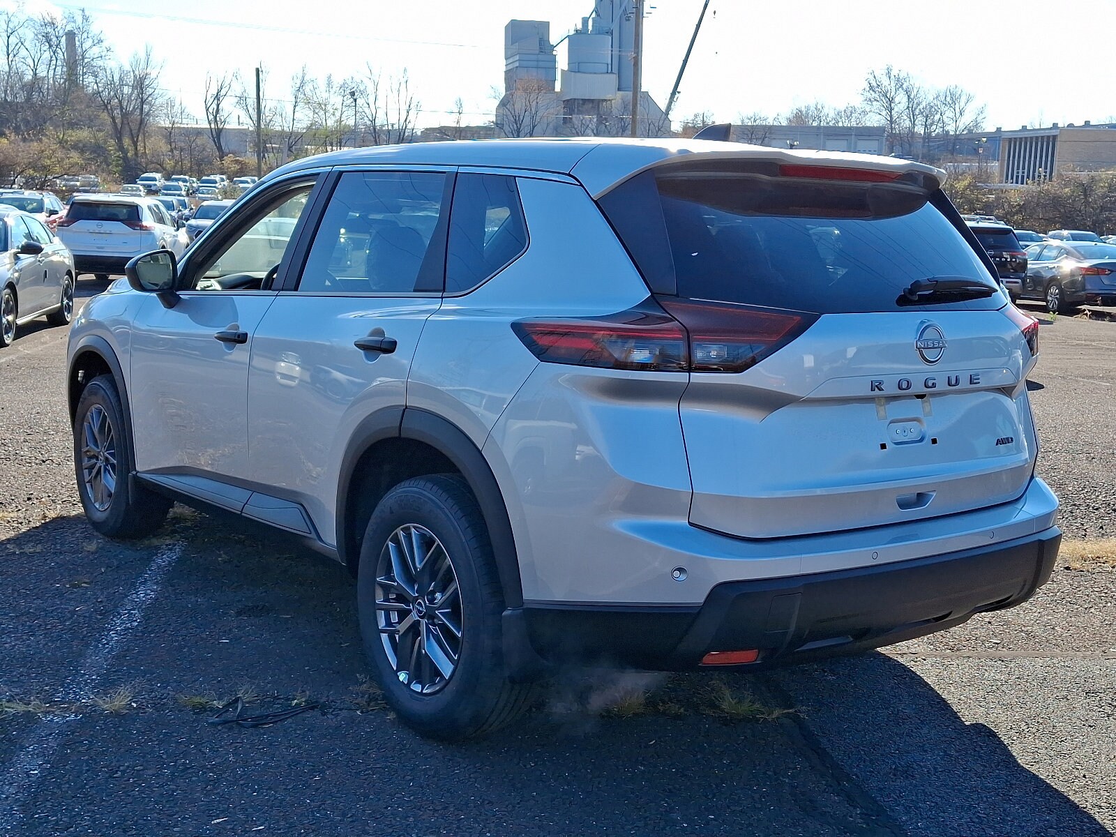 2025 Nissan Rogue S photo 3