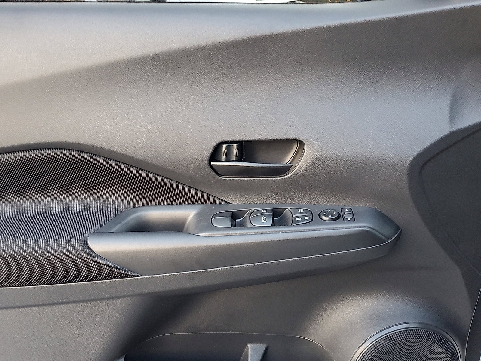 2025 Nissan KICKS PLAY Base - Photo 18