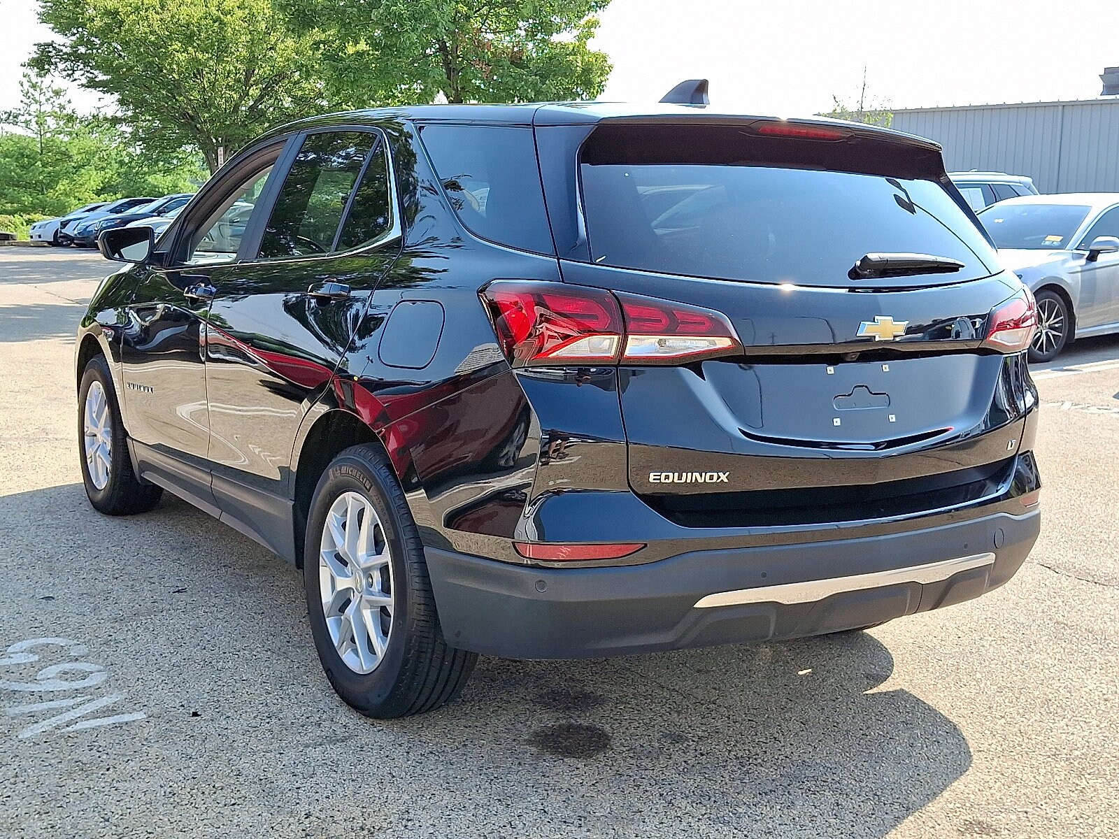 2023 Chevrolet Equinox LT photo 2