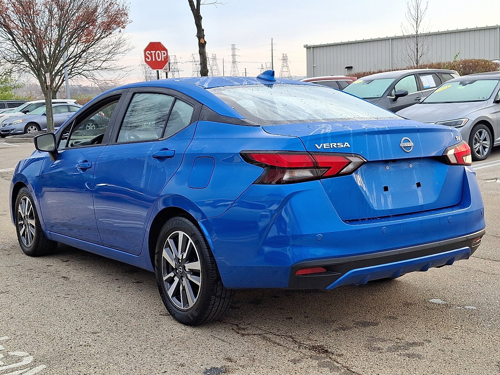 2023 Nissan Versa SV Sedan photo 4