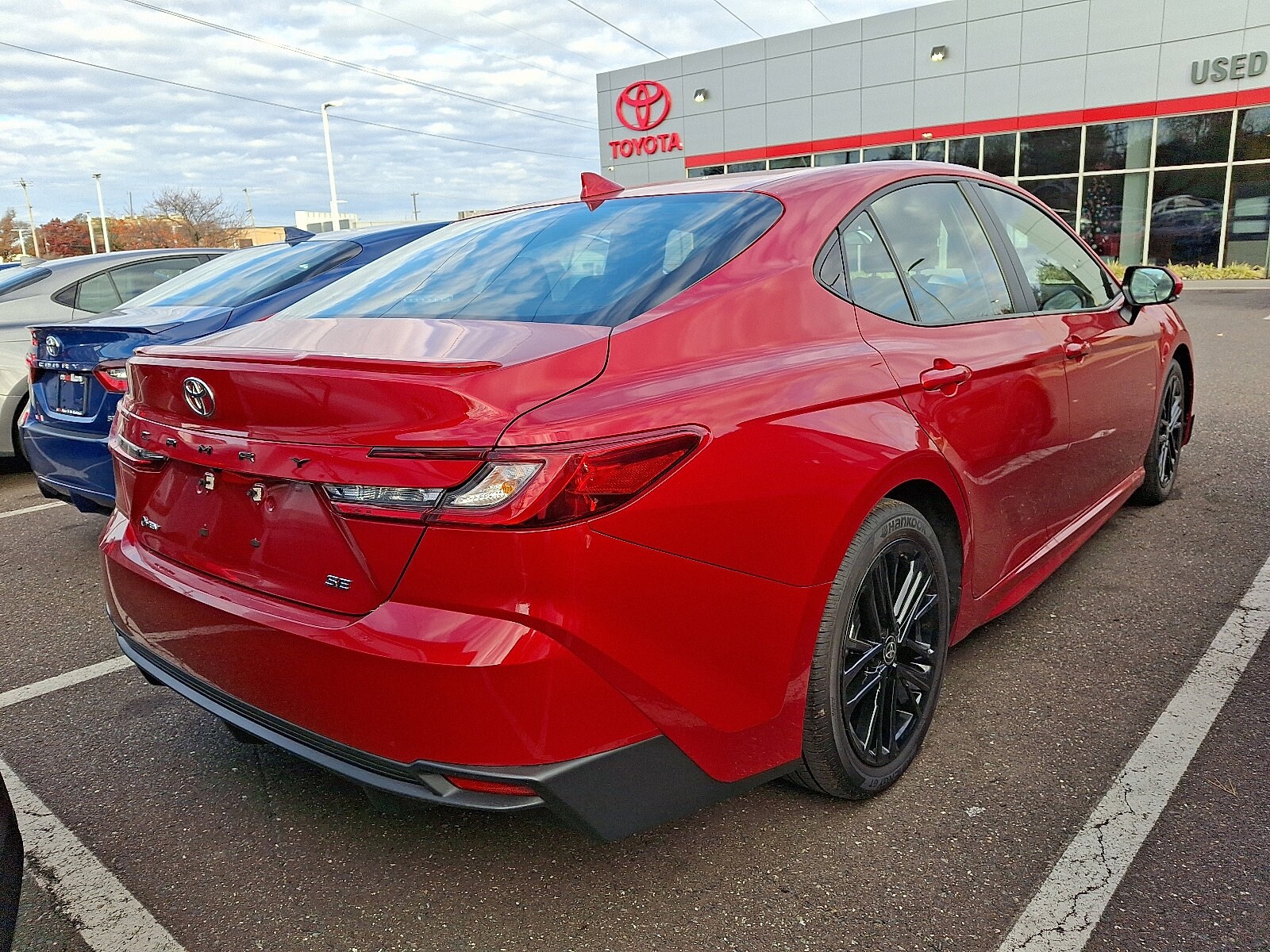 2025 Toyota Camry SE photo 4