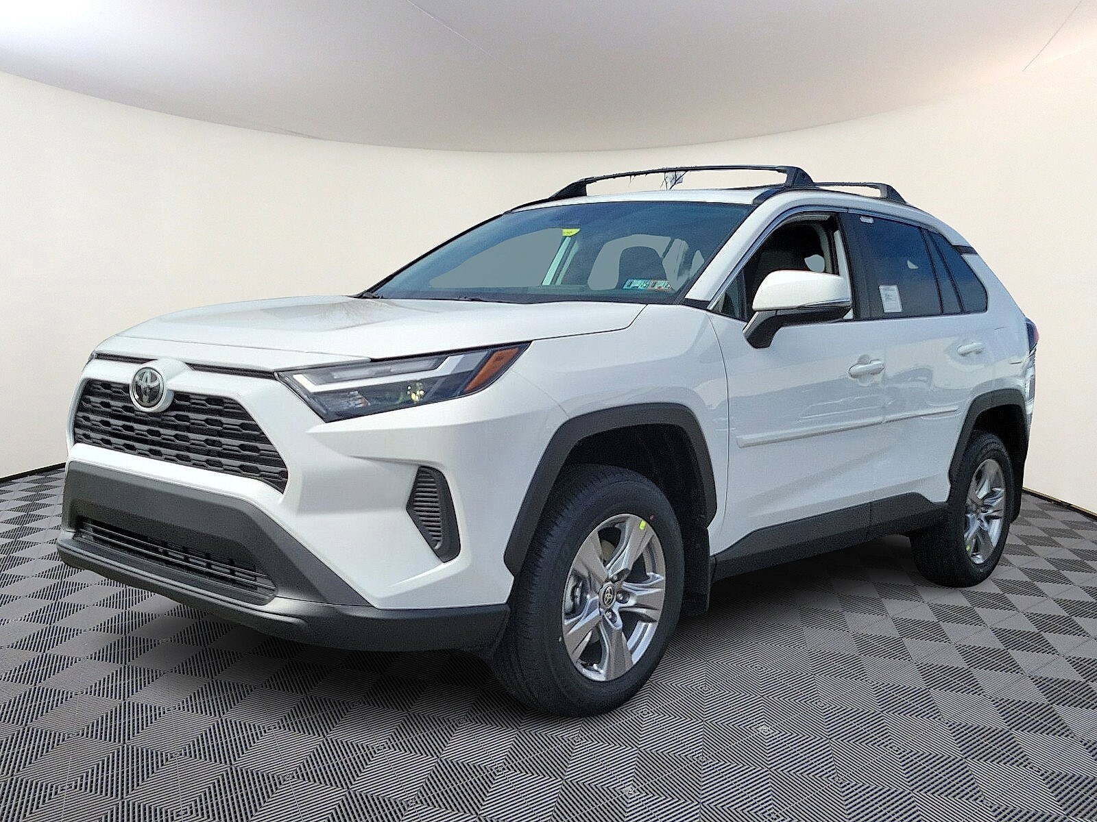 2025 Toyota RAV4 XLE photo 2