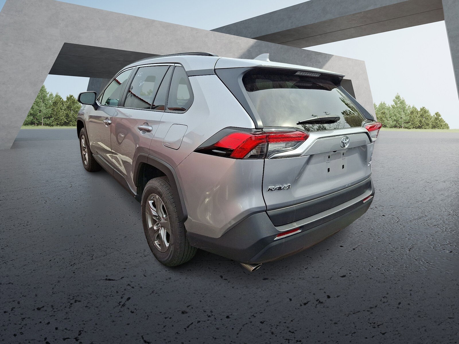2024 Toyota RAV4 XLE photo 3
