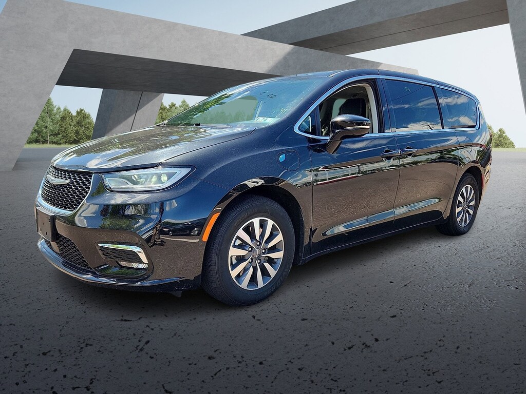 Used 2024 Chrysler Pacifica Hybrid Select Minivan