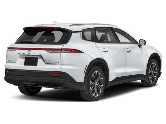 2025 Toyota Crown Signia XLE photo 2