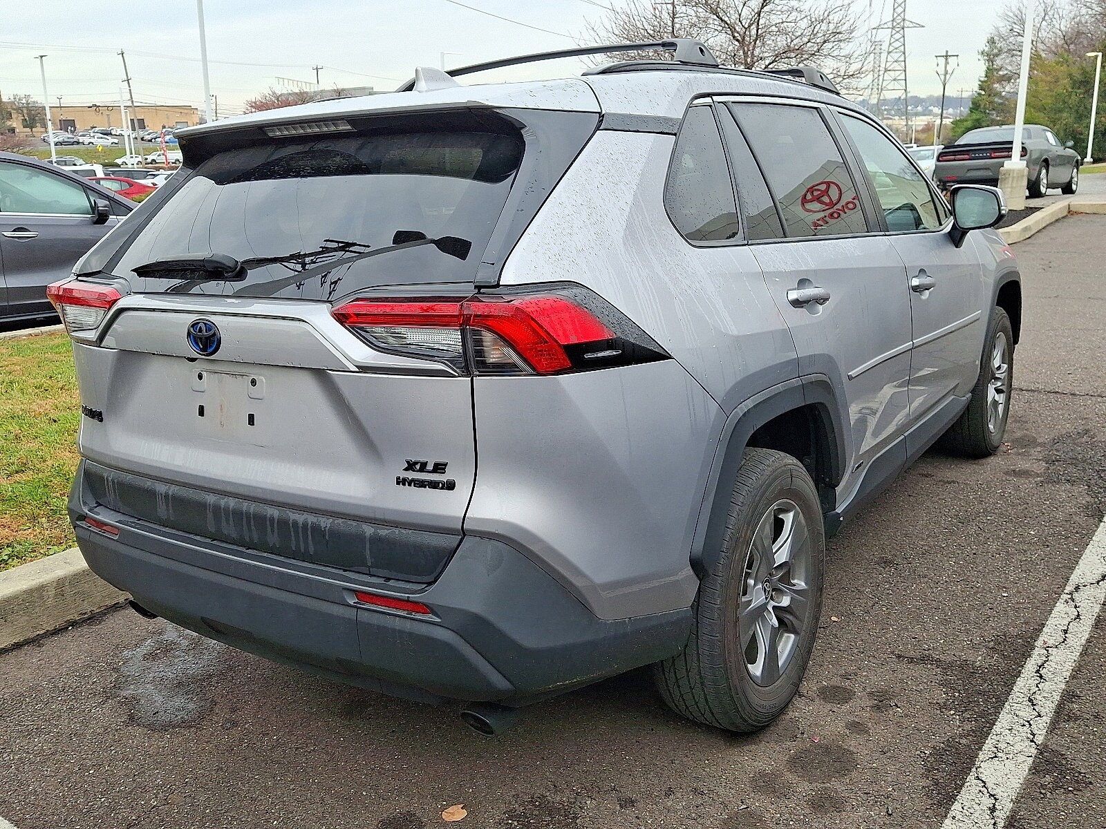 2022 Toyota RAV4 Hybrid XLE Sport photo 3