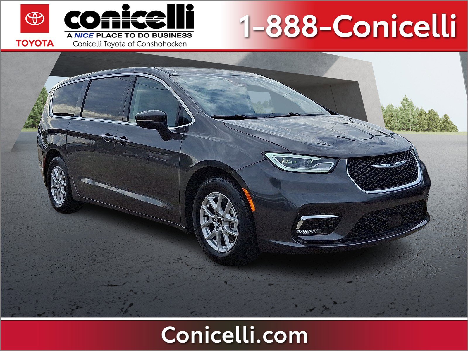 2023 Chrysler Pacifica Touring L's photo