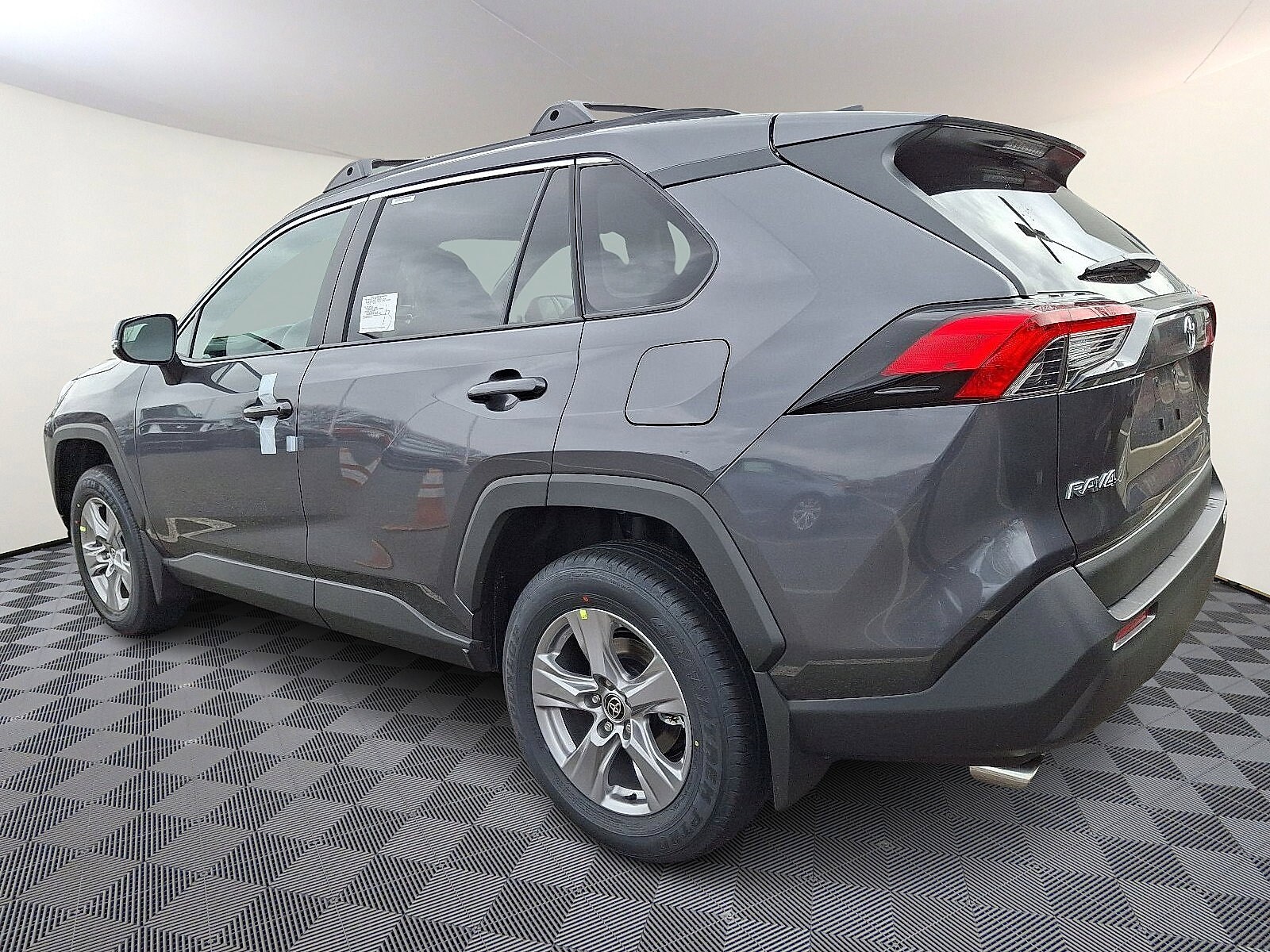 2025 Toyota RAV4 XLE photo 2
