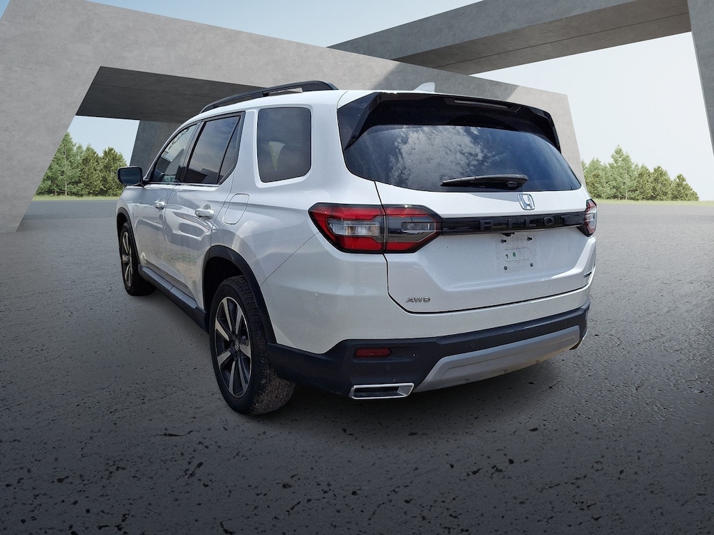 Used 2024 Honda Pilot Touring Sport Utility