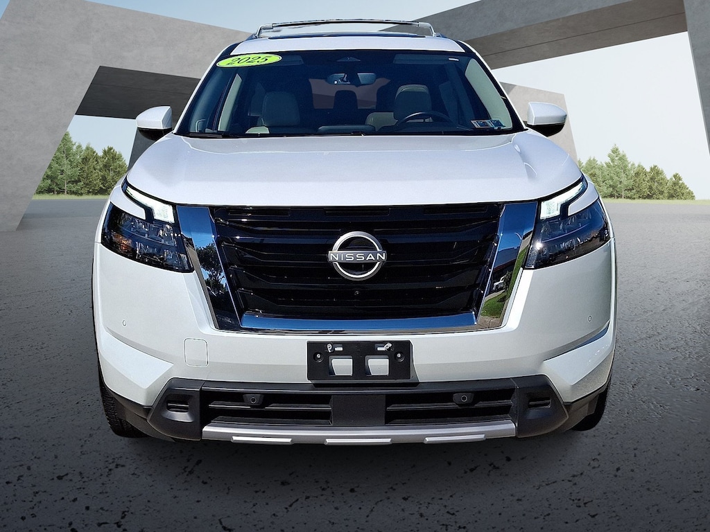Used 2025 Nissan Pathfinder SL Sport Utility