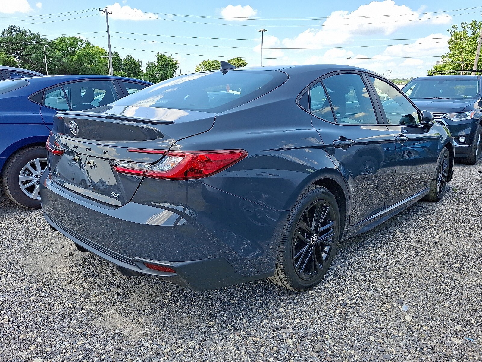 2025 Toyota Camry SE photo 4
