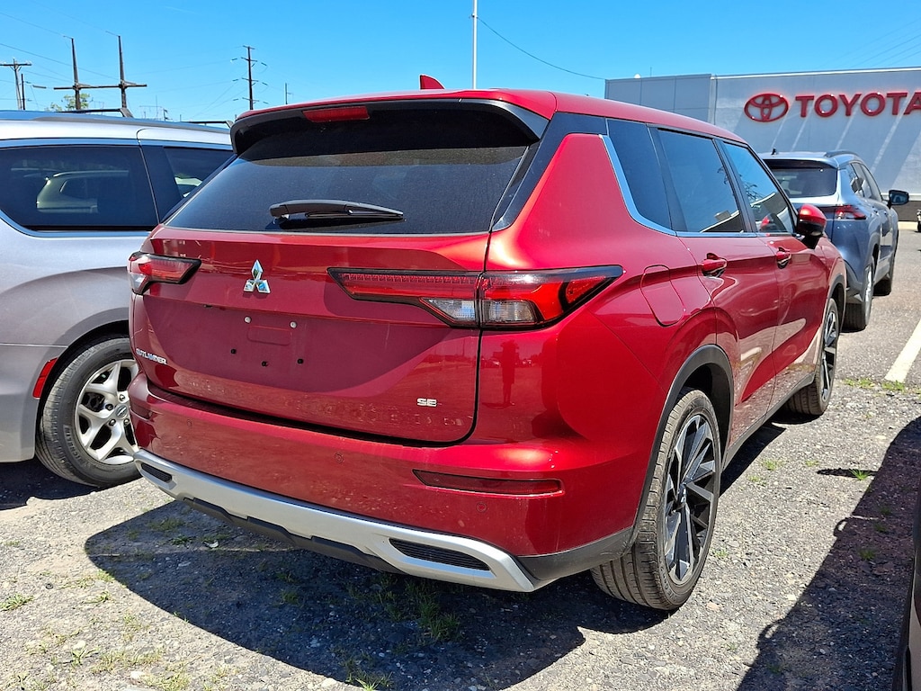 Used 2024 Mitsubishi Outlander SE Sport Utility