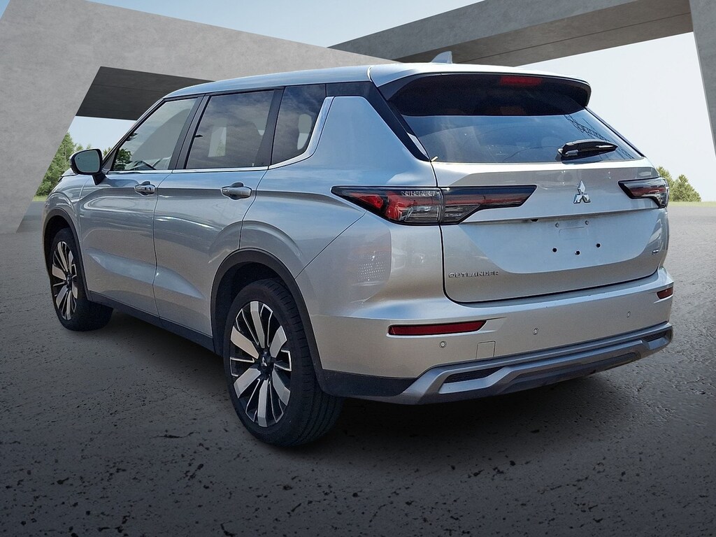 Used 2025 Mitsubishi Outlander SE Sport Utility