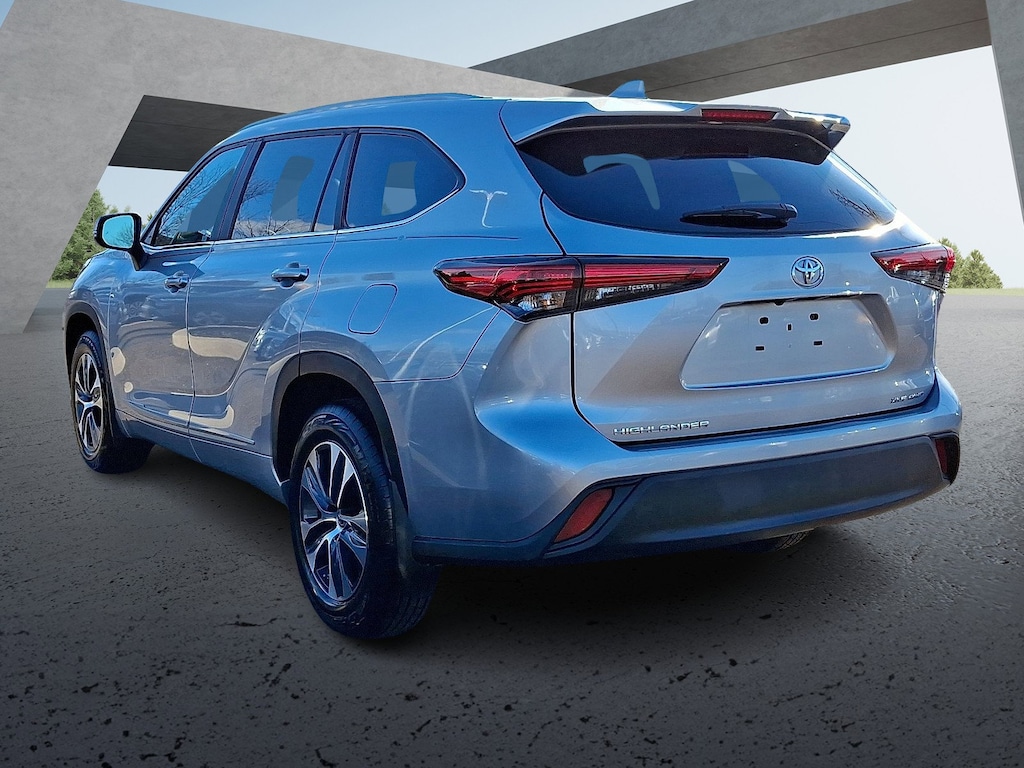 Certified 2023 Toyota Highlander XLE Sport Utility