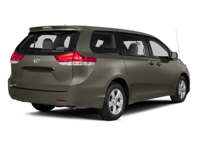 2014 Toyota Sienna LE photo 2
