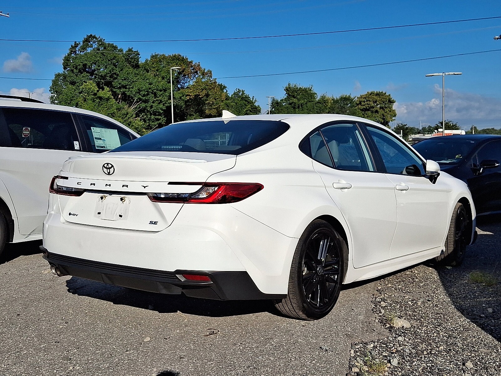 2025 Toyota Camry SE photo 4