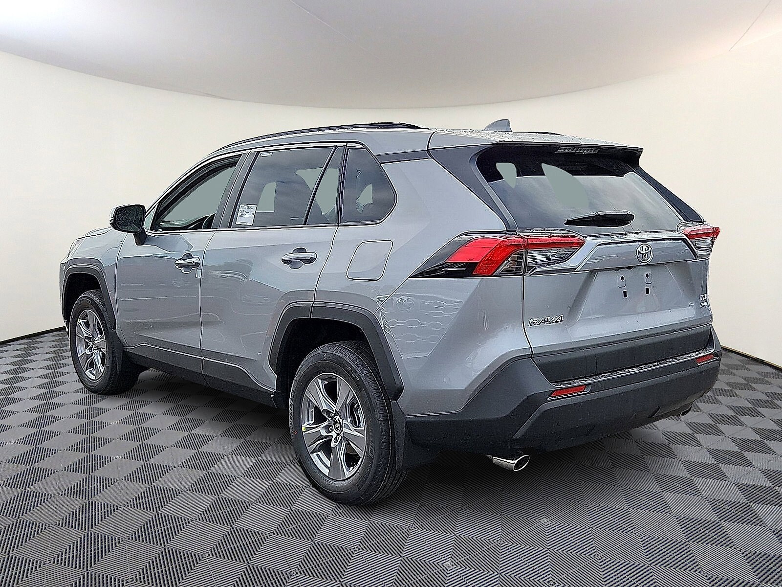 2025 Toyota RAV4 XLE photo 2