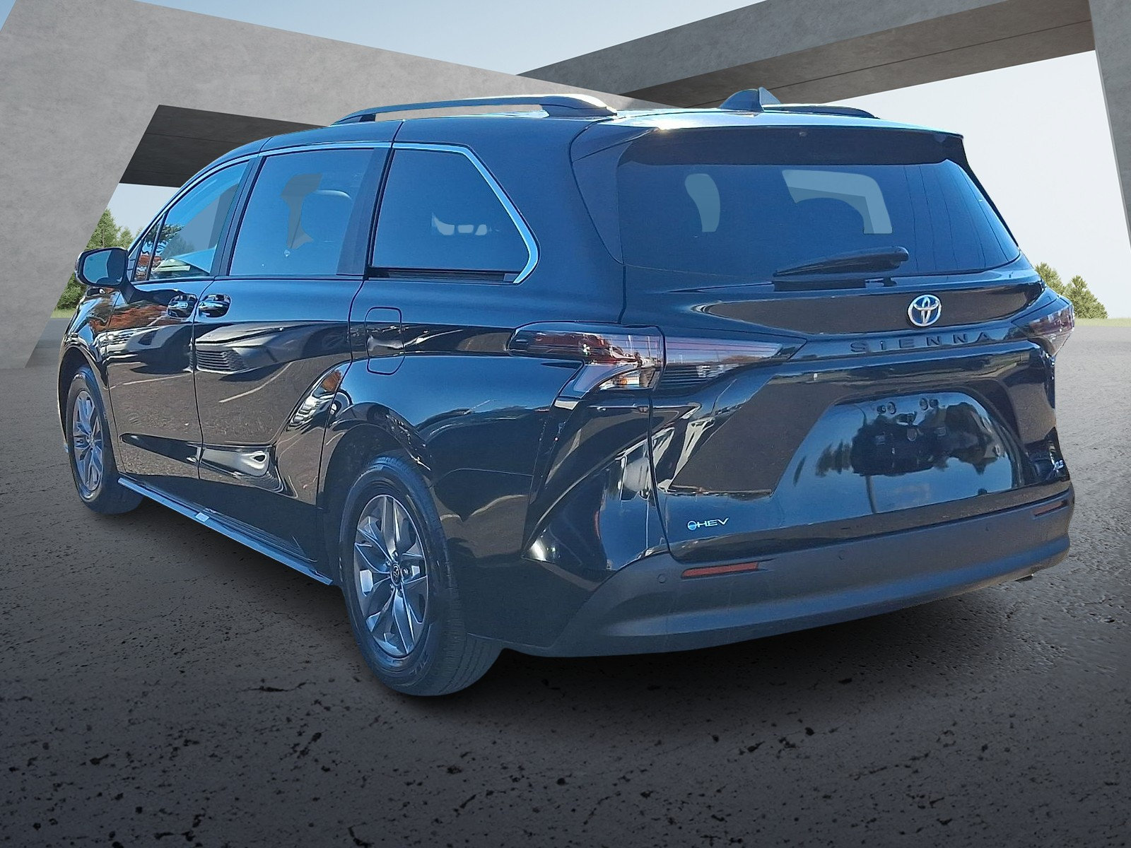 Certified 2025 Toyota Sienna XLE Minivan