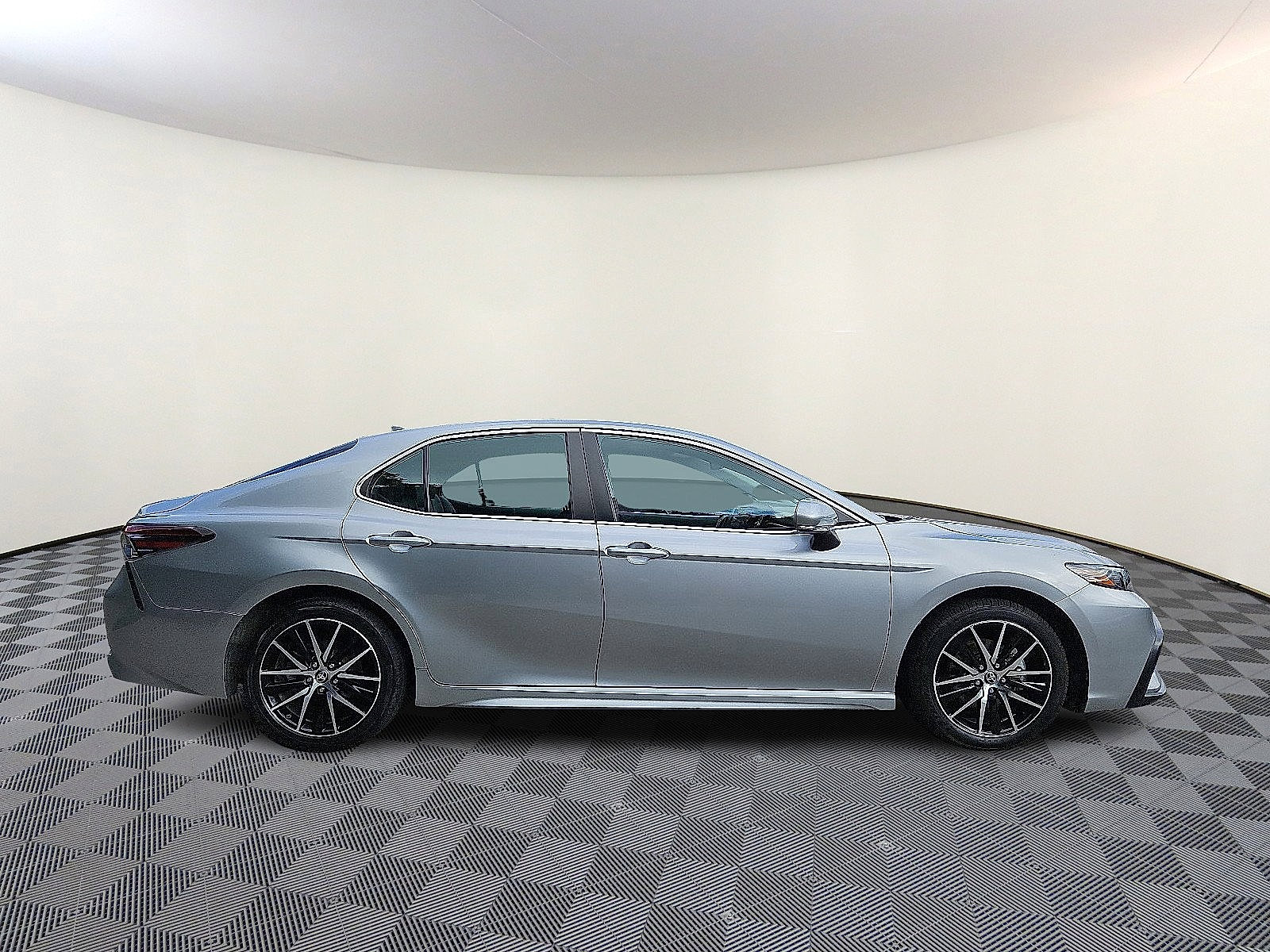 2023 Toyota Camry SE - Photo 7