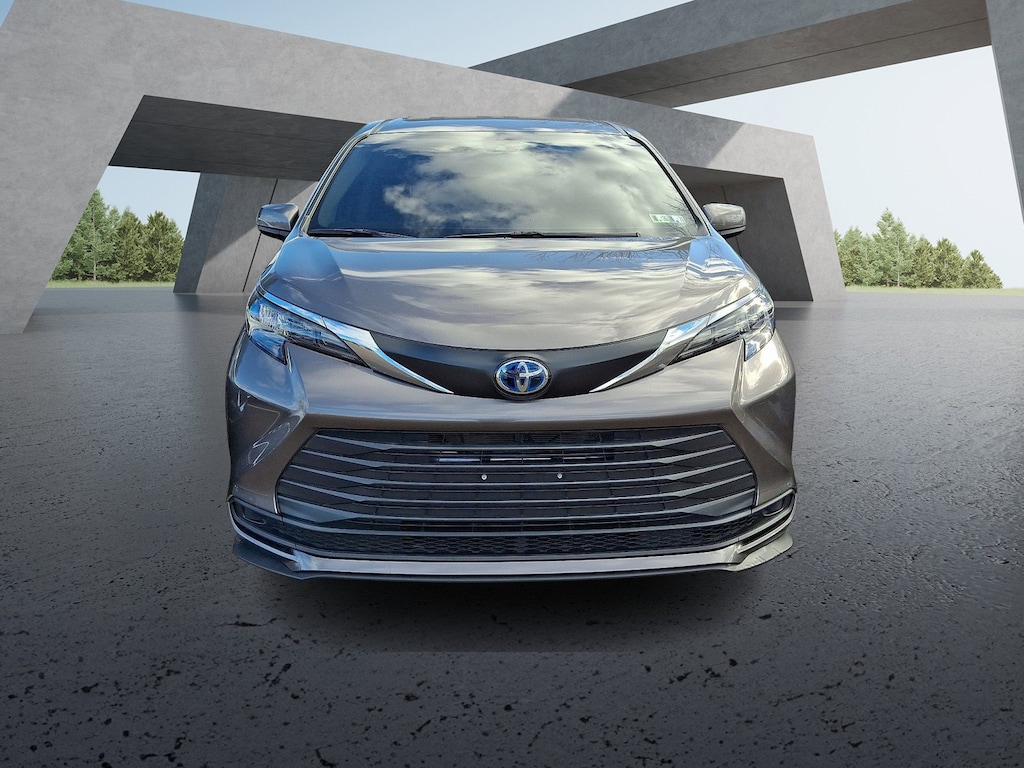 Certified 2024 Toyota Sienna LE Minivan